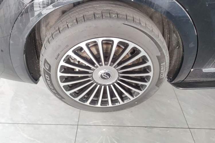 Used Hima AITO M8 2025 Extended-Range Ultra Version 53.4 kWh 6-Seater Edition Right Rear Wheel Hub