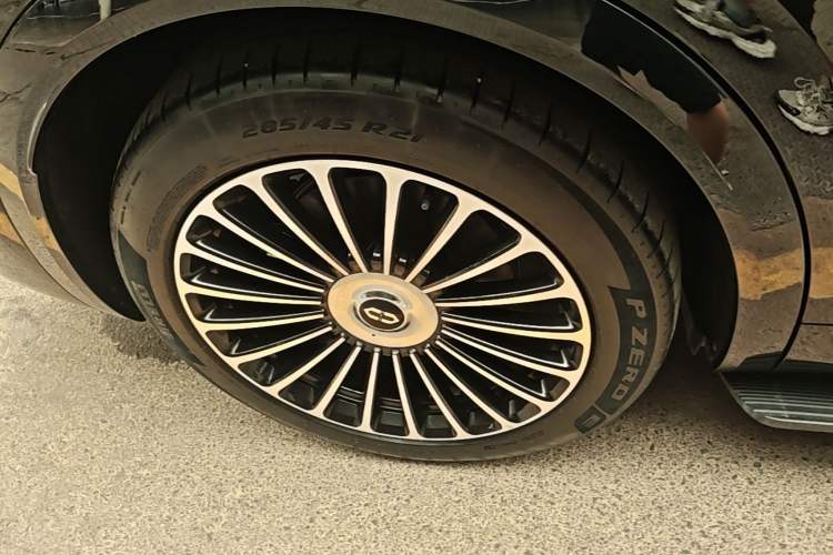 Used Hima AITO M8 2025 Extended-Range Ultra Version 53.4 kWh 6-Seater Edition Right Rear Wheel Hub