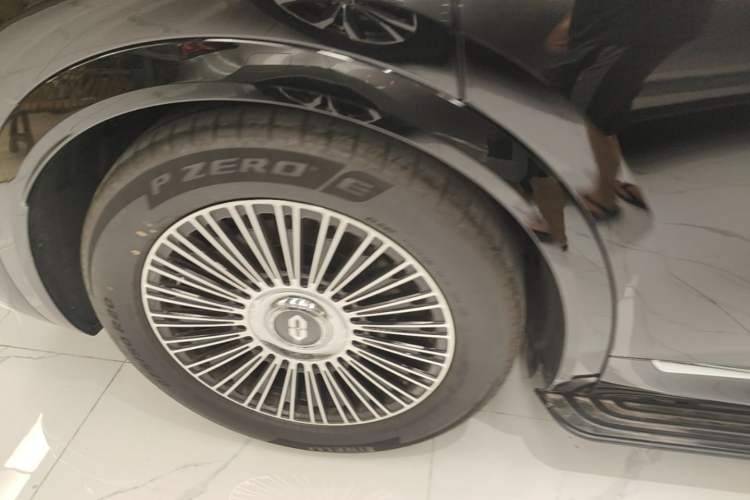 Used Hima AITO M8 2025 Extended-Range Max+ Version 53.4 kWh 5-Seater Edition Right Rear Wheel Hub