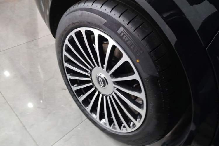Used Hima AITO M8 2025 Extended-Range Max+ Version 53.4 kWh 6-Seater Edition Right Rear Wheel Hub