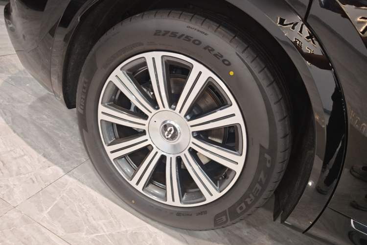 Used Hima AITO M8 2025 Model Range-Extended Max Version 53.4kWh Six-Seater (896-line LiDAR) Right Rear Wheel Hub