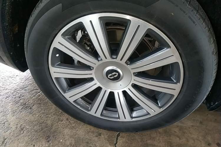 Used Hima AITO M8 2025 Extended-Range Max+ Version 53.4 kWh 6-Seater Edition Right Rear Wheel Hub