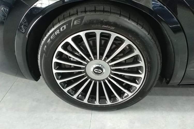 Used Hima AITO M8 2025 Extended-Range Ultra Version 53.4 kWh 6-Seater Edition Right Rear Wheel Hub