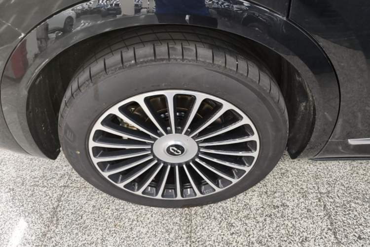 Used Hima AITO M8 2025 Model Pure Electric Max+ Five-Seat Long-Range Version Right Rear Wheel Hub