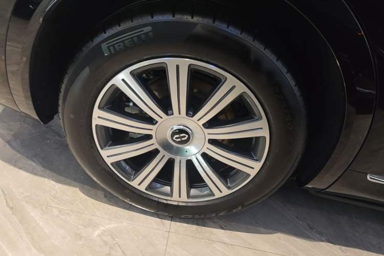 Used Hima AITO M8 2025 Extended-Range Max+ Version 53.4 kWh 5-Seater Edition Right Rear Wheel Hub