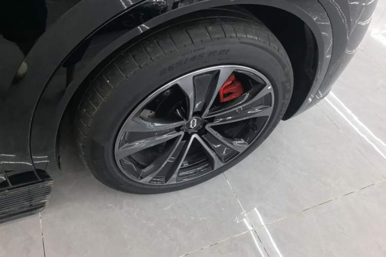 Used Hima AITO M8 2025 Extended-Range Ultra Version 53.4 kWh 5-Seater Edition Right Rear Wheel Hub
