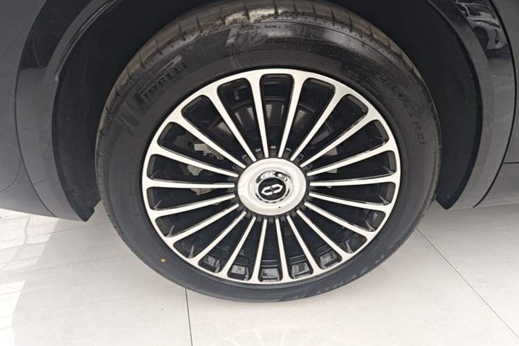 Used Hima AITO M8 2025 Extended-Range Max+ Version 53.4 kWh 5-Seater Edition Right Rear Wheel Hub