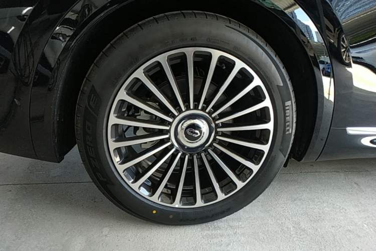 Used Hima AITO M8 2025 Extended-Range Ultra Version 53.4 kWh 6-Seater Edition Right Rear Wheel Hub
