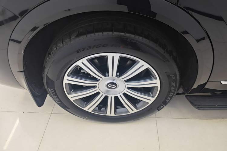 Used Hima AITO M8 2025 Extended-Range Max+ Version 53.4 kWh 6-Seater Edition Right Rear Wheel Hub