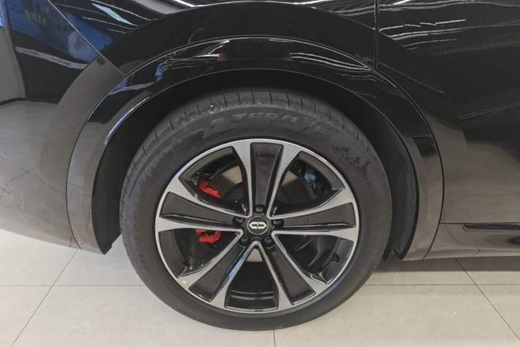 Used Hima AITO M8 2025 Extended-Range Max+ Version 53.4 kWh 6-Seater Edition Right Rear Wheel Hub