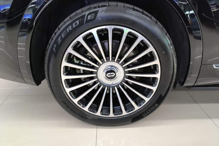 Used Hima AITO M8 2025 Extended-Range Ultra Version 53.4 kWh 6-Seater Edition Right Rear Wheel Hub