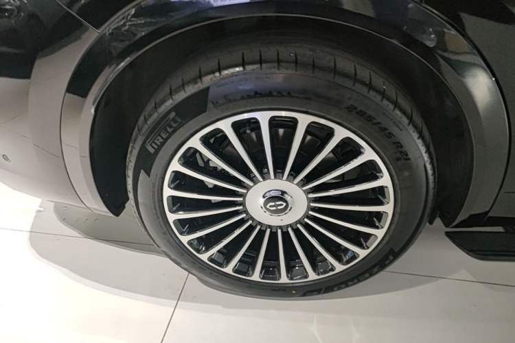 Used Hima AITO M8 2025 Extended-Range Max+ Version 53.4 kWh 5-Seater Edition Right Rear Wheel Hub