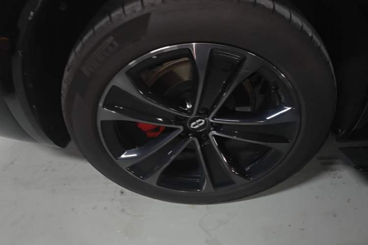 Used Hima AITO M8 2025 Extended-Range Max+ Version 53.4 kWh 6-Seater Edition Right Rear Wheel Hub