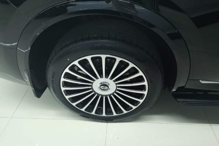 Used Hima AITO M8 2025 Model Pure Electric Max+ Six-Seater Long-Range (896-line LiDAR) Right Rear Wheel Hub