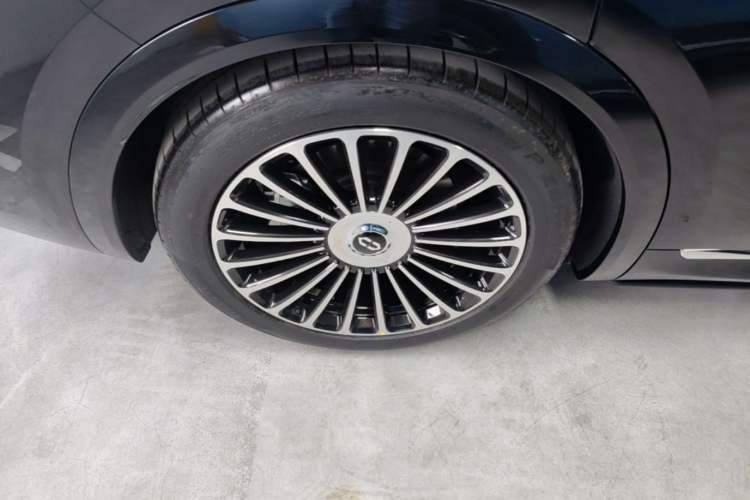 Used Hima AITO M8 2025 Extended-Range Max+ Version 53.4 kWh 6-Seater Edition Right Rear Wheel Hub