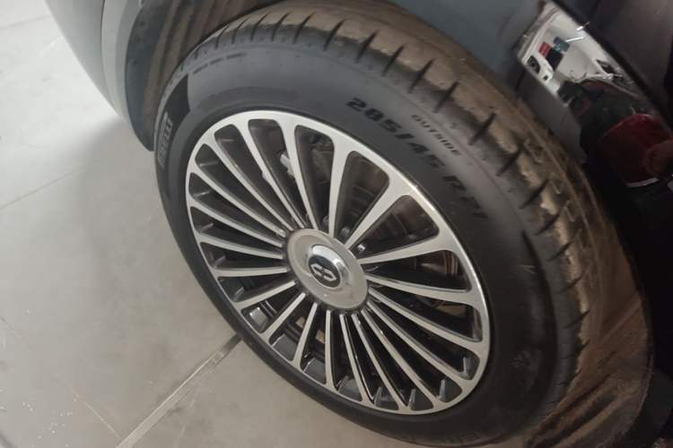 Used Hima AITO M8 2025 Extended-Range Max+ Version 53.4 kWh 6-Seater Edition Right Rear Wheel Hub