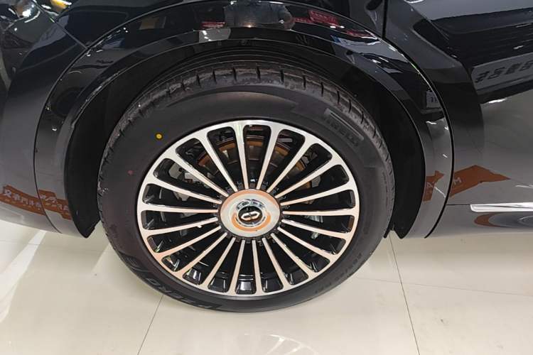 Used Hima AITO M8 2025 Extended-Range Max+ Version 53.4 kWh 5-Seater Edition Right Rear Wheel Hub