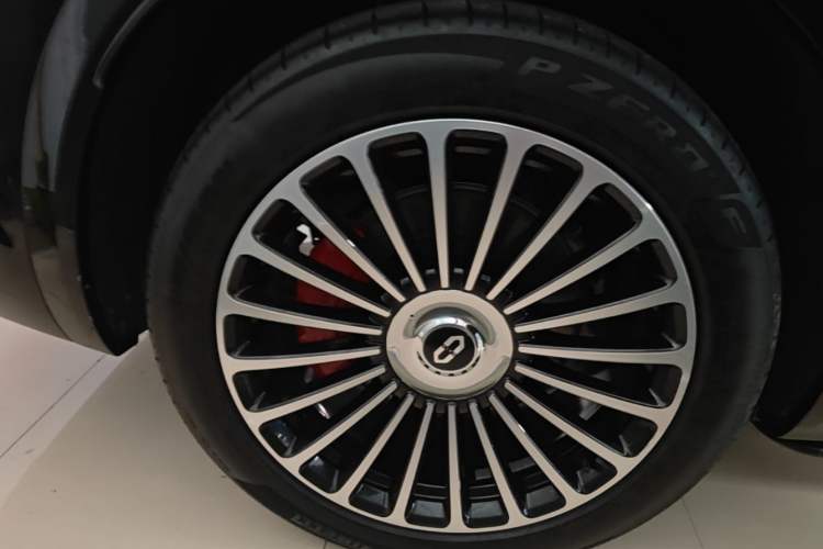 Used Hima AITO M8 2025 Extended-Range Max+ Version 53.4 kWh 6-Seater Edition Right Rear Wheel Hub