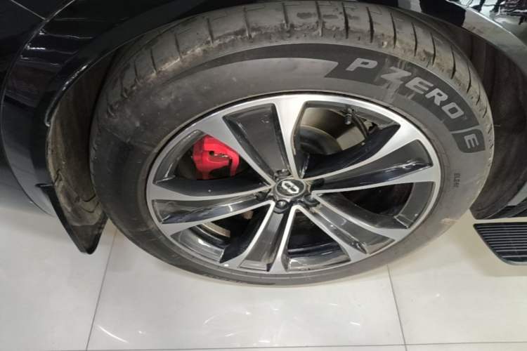 Used Hima AITO M8 2025 Extended-Range Ultra Version 53.4 kWh 6-Seater Edition Right Rear Wheel Hub