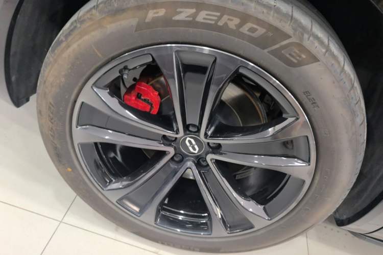 Used Hima AITO M8 2025 Extended-Range Ultra Version 53.4 kWh 5-Seater Edition Right Rear Wheel Hub