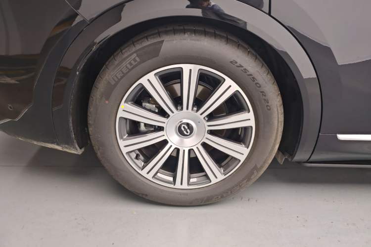 Used Hima AITO M8 2025 Extended-Range Max+ Version 53.4 kWh 6-Seater Edition Right Rear Wheel Hub