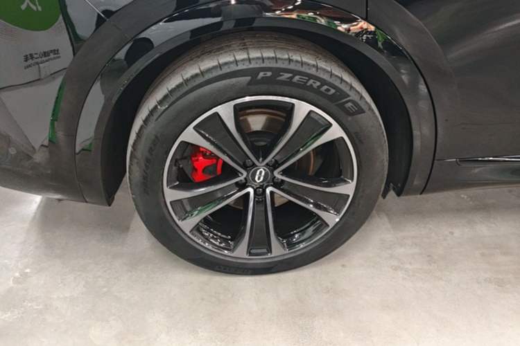 Used Hima AITO M8 2025 Extended-Range Max+ Version 53.4 kWh 5-Seater Edition Right Rear Wheel Hub