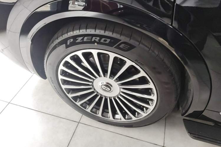 Used Hima AITO M8 2025 Extended-Range Ultra Version 53.4 kWh 6-Seater Edition Right Rear Wheel Hub