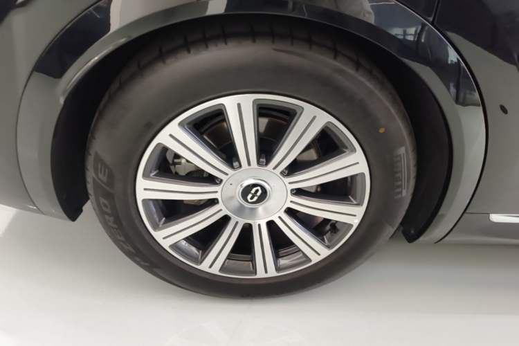 Used Hima AITO M8 2025 Extended-Range Max+ Version 53.4 kWh 5-Seater Edition Right Rear Wheel Hub