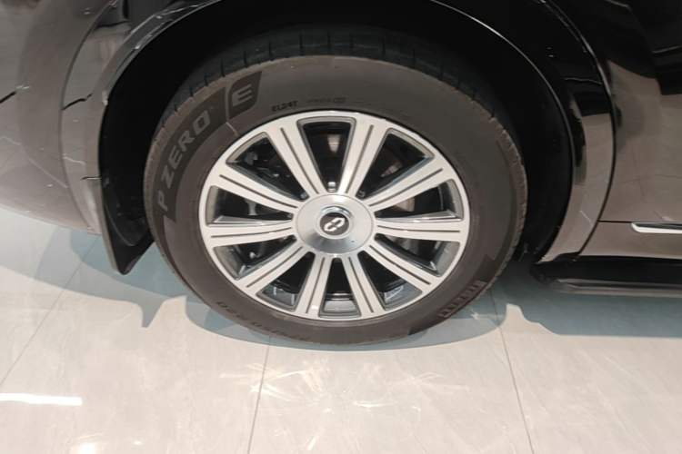 Used Hima AITO M8 2025 Extended-Range Max+ Version 53.4 kWh 6-Seater Edition Right Rear Wheel Hub