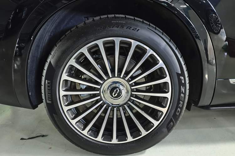 Used Hima AITO M8 2025 Extended-Range Ultra Version 53.4 kWh 6-Seater Edition Right Rear Wheel Hub