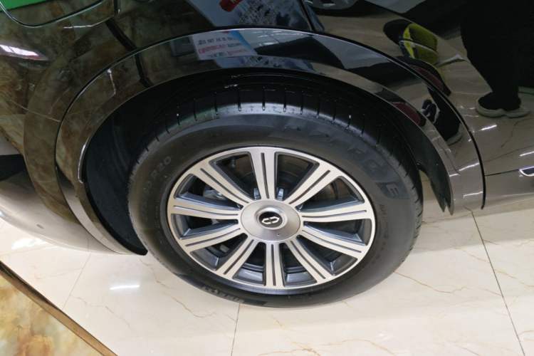 Used Hima AITO M8 2025 Extended-Range Max Version 37 kWh 5-Seater Right Rear Wheel Hub