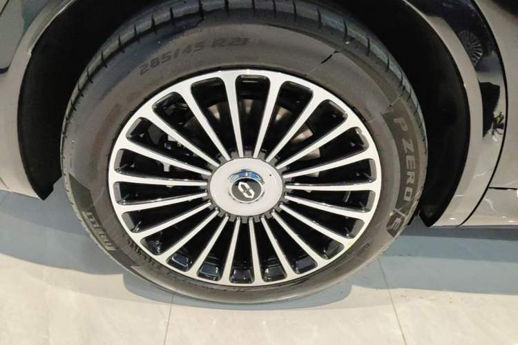 Used Hima AITO M8 2025 Extended-Range Max+ Version 53.4 kWh 5-Seater Edition Right Rear Wheel Hub