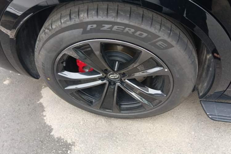 Used Hima AITO M8 2025 Extended-Range Ultra Version 53.4 kWh 5-Seater Edition Right Rear Wheel Hub