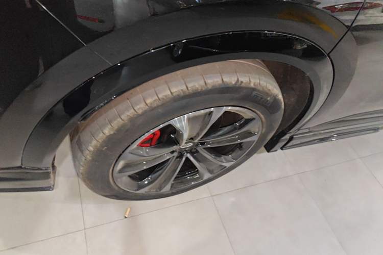 Used Hima AITO M8 2025 Extended-Range Max+ Version 53.4 kWh 6-Seater Edition Right Rear Wheel Hub