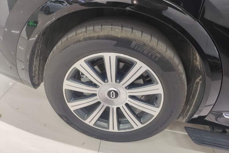 Used Hima AITO M8 2025 Extended-Range Max+ Version 53.4 kWh 6-Seater Edition Right Rear Wheel Hub