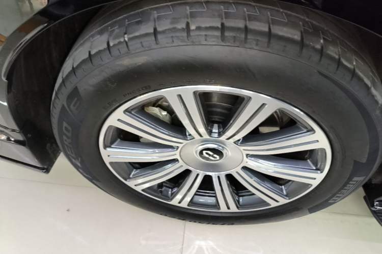 Used Hima AITO M8 2025 Model, Pure Electric Max+ Six-Seat Long-Range Version Right Rear Wheel Hub