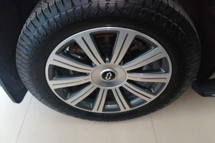 Used Hima AITO M8 2025 Extended-Range Max+ Version 53.4 kWh 5-Seater Edition Right Rear Wheel Hub