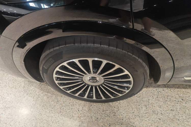 Used Hima AITO M8 2025 Extended-Range Max+ Version 53.4 kWh 6-Seater Edition Right Rear Wheel Hub
