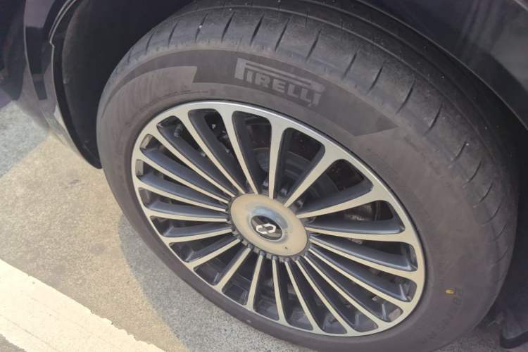Used Hima AITO M8 2025 Extended-Range Ultra Version 53.4 kWh 6-Seater Edition Right Rear Wheel Hub