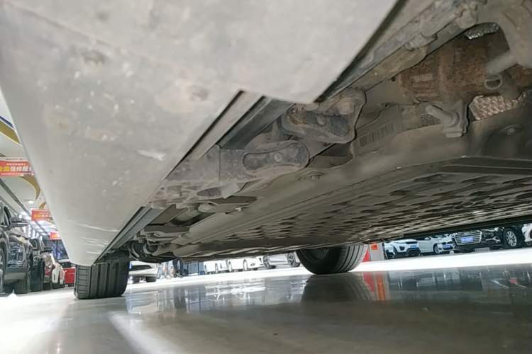 Used Hima AITO M8 2025 Extended-Range Ultra Version 53.4 kWh 6-Seater Edition Right Side Sill