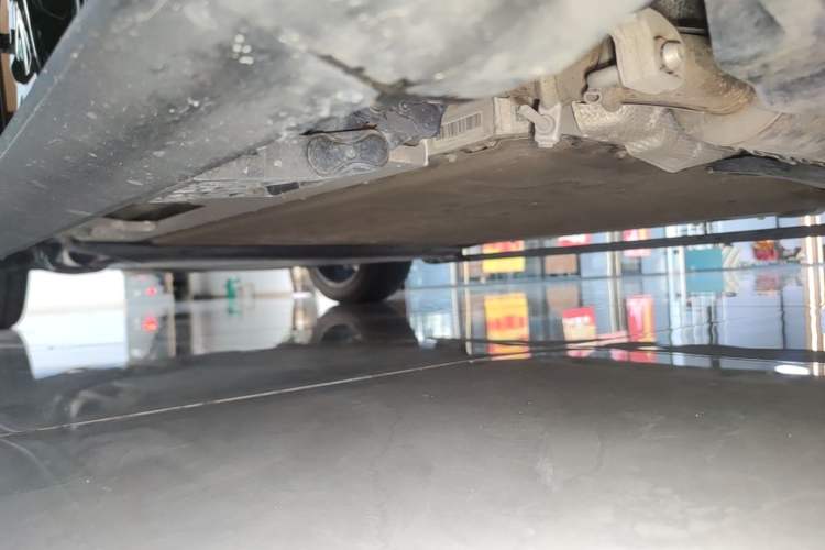Used Hima AITO M8 2025 Extended-Range Ultra Version 53.4 kWh 6-Seater Edition Right Side Sill