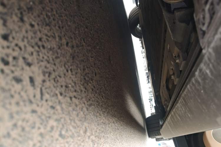 Used Hima AITO M8 2025 Extended-Range Ultra Version 53.4 kWh 6-Seater Edition Right Side Sill