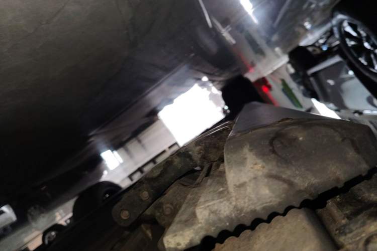 Used Hima AITO M8 2025 Extended-Range Max+ Version 53.4 kWh 6-Seater Edition Right Side Sill