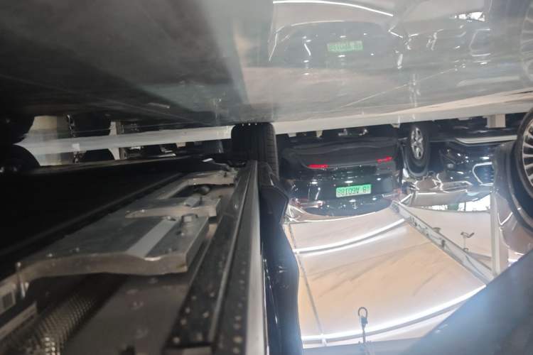 Used Hima AITO M8 2025 Model Range-Extended Max Version 53.4kWh Six-Seater (896-line LiDAR) Right Side Sill