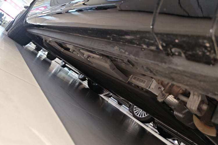 Used Hima AITO M8 2025 Extended-Range Max+ Version 53.4 kWh 5-Seater Edition Right Side Sill