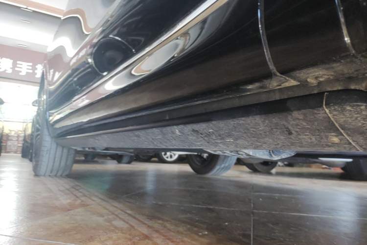 Used Hima AITO M8 2025 Extended-Range Ultra Version 53.4 kWh 6-Seater Edition Right Side Sill