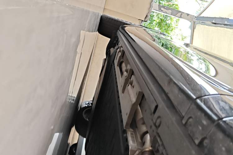 Used Hima AITO M8 2025 Extended-Range Ultra Version 53.4 kWh 6-Seater Edition Right Side Sill