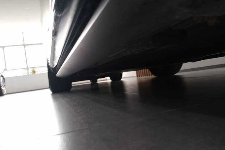 Used Hima AITO M8 2025 Extended-Range Ultra Version 53.4 kWh 6-Seater Edition Right Side Sill