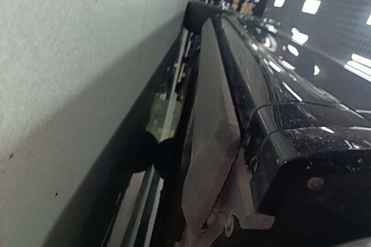 Used Hima AITO M8 2025 Extended-Range Ultra Version 53.4 kWh 6-Seater Edition Right Side Sill