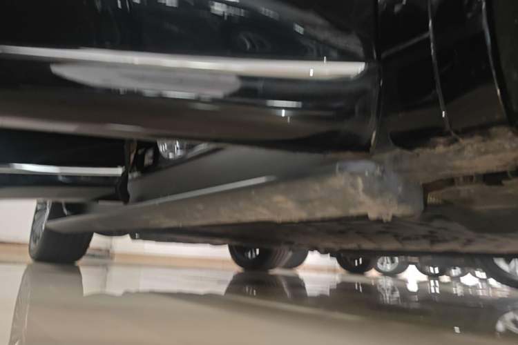 Used Hima AITO M8 2025 Extended-Range Max+ Version 53.4 kWh 6-Seater Edition Right Side Sill